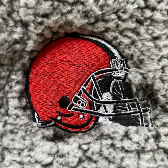 Cleveland browns mock neck sweatshirt. Quarter zip. Large. New with tags - Picture 2 of 7